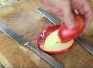 Лебедь из яблока Как вырезать из яблока
